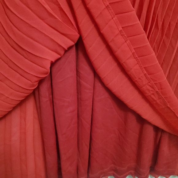 *NWT* MARINA  Knee High  Red Accordion Pleated Dress, Size M - Picture 7 of 8